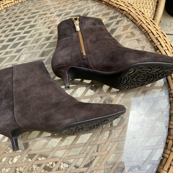 ❤️Sold❤️Taryn Rose Bootie - Picture 3 of 4